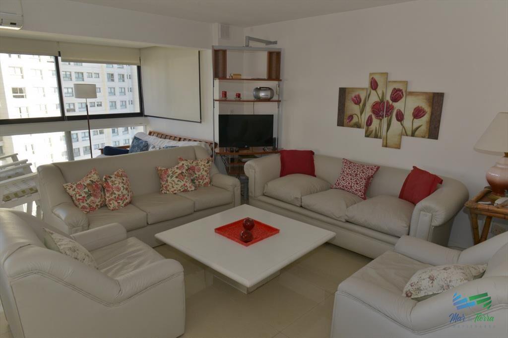 Departamento en Punta del Este, Torre con