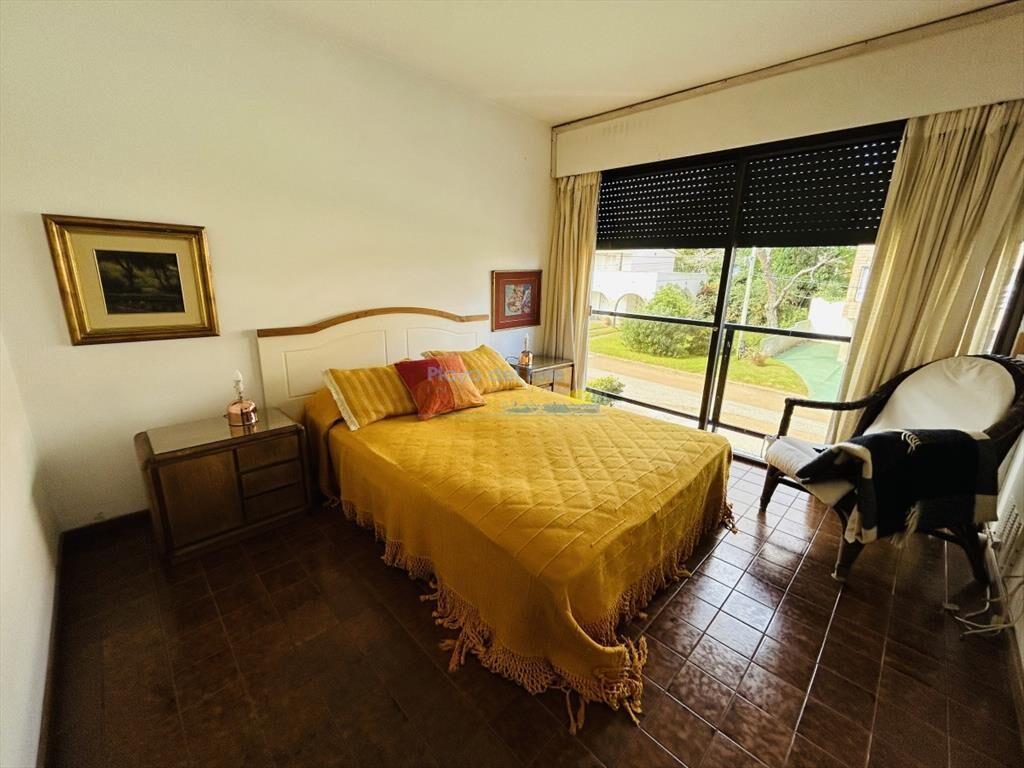Apartamento en Venta y Alquiler Playa Mansa 3