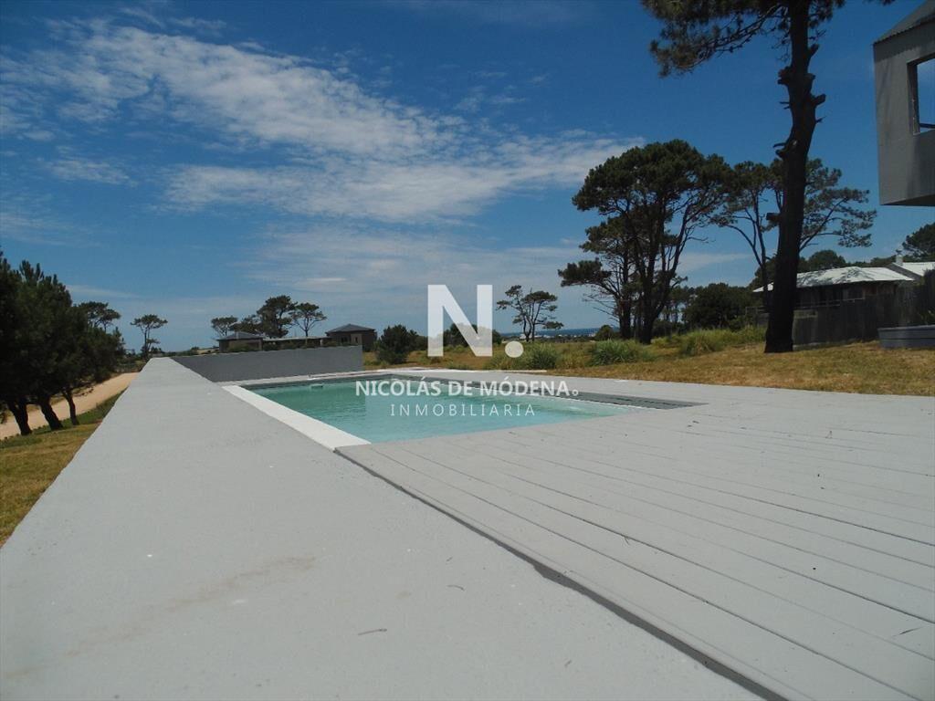 Casa de 5 Dormitorios en Jose Ignacio - Barrio Privado Pina