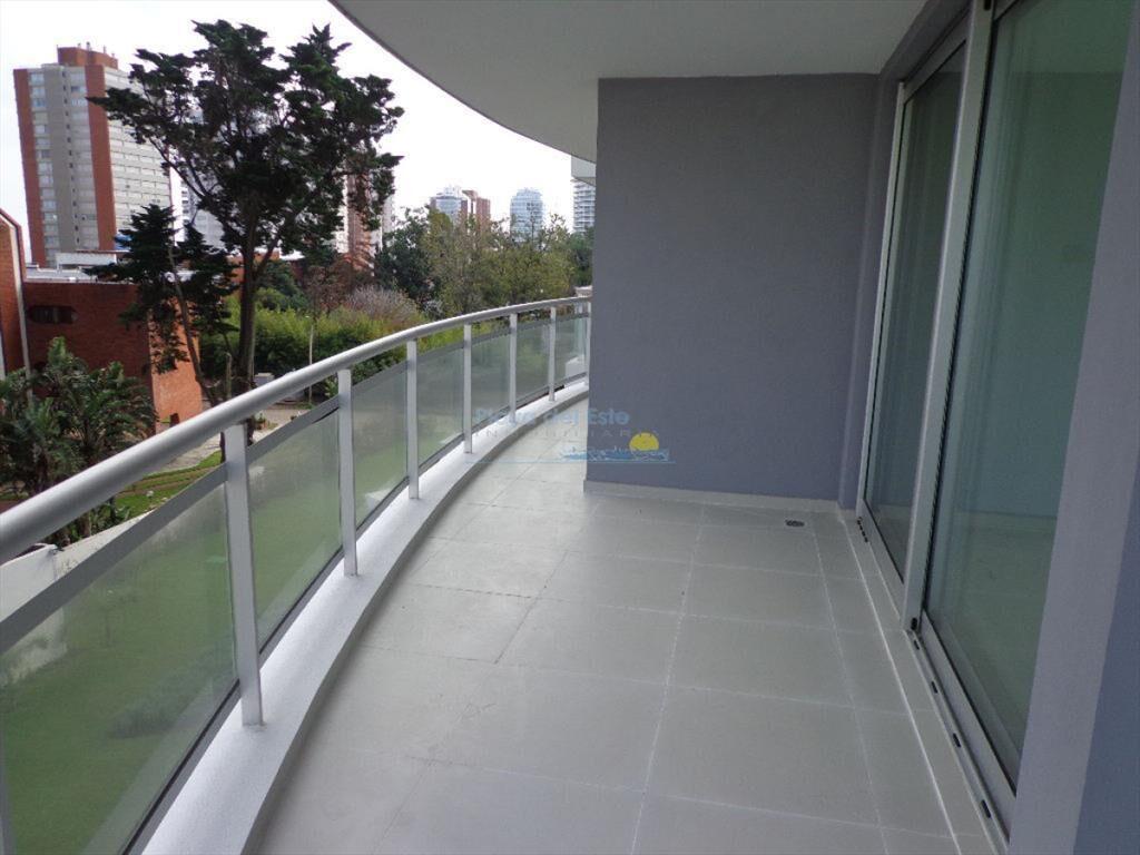 Apartamento en Venta de 3 Dormitorios en Punta ,