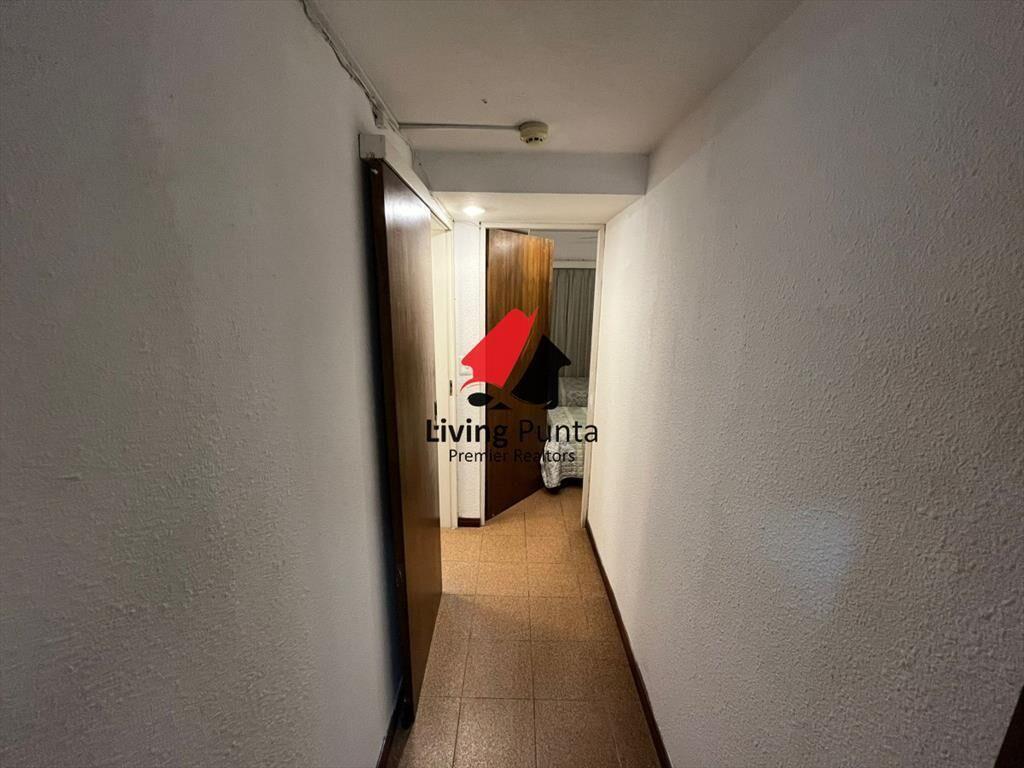 Vende apartamento de 2 dormitorios en Punta del