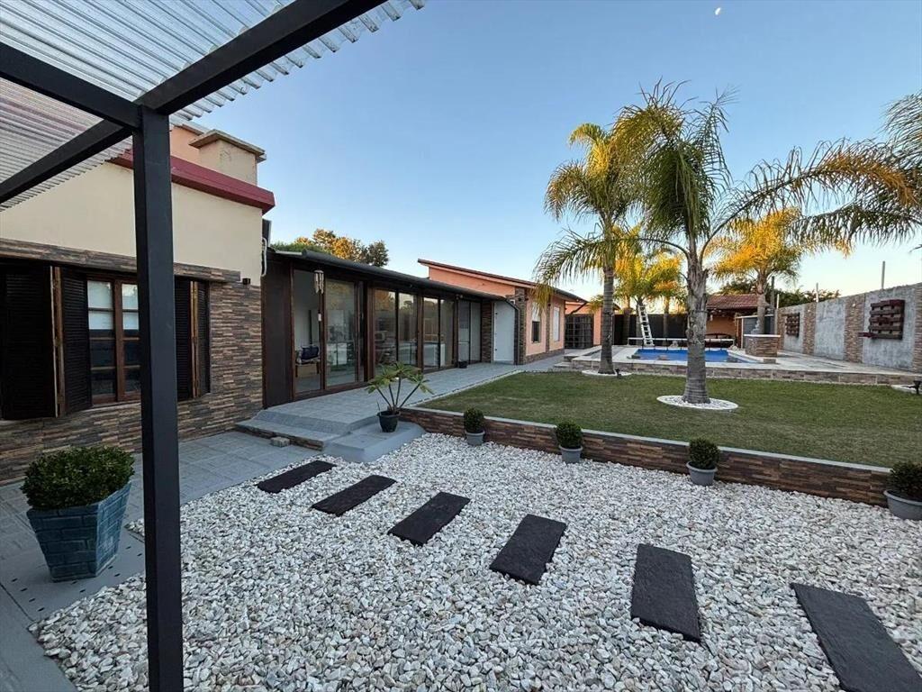 Casa en venta con apartamento en mismo padron piscina 560 m