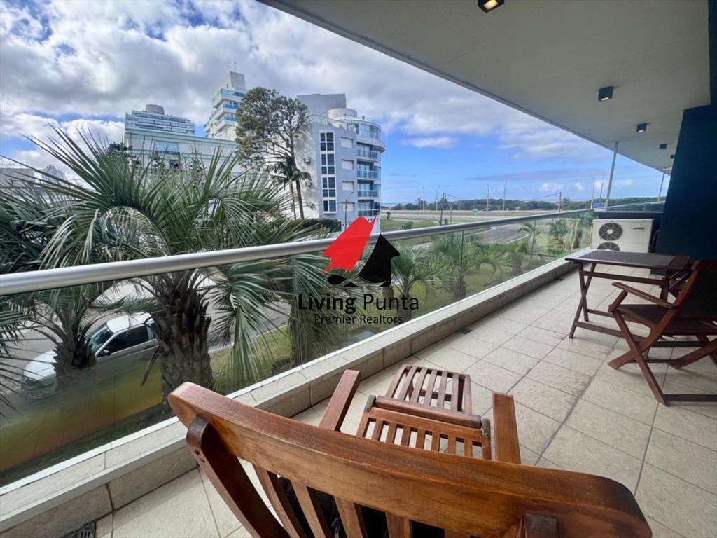 Hermoso apartamento en venta a pasos del mar