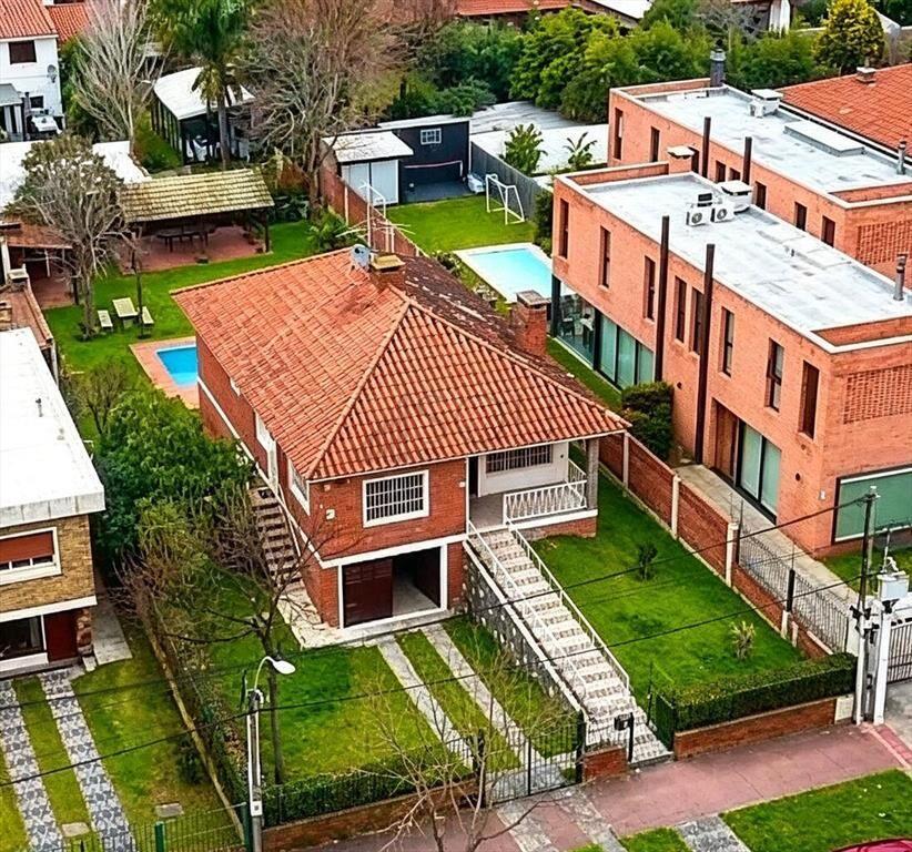 VENTA CASA 3 dormitorios 3 baños piscina en Carrasco