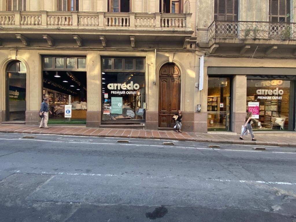 Venta local comercial en cuidad vieja . rincón y Juncal