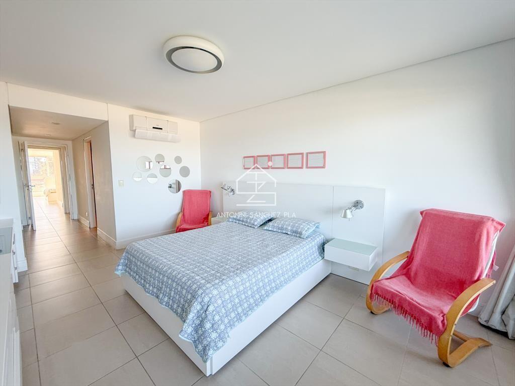 Luminoso y cómodo apartamento en primera linea Playa Brava