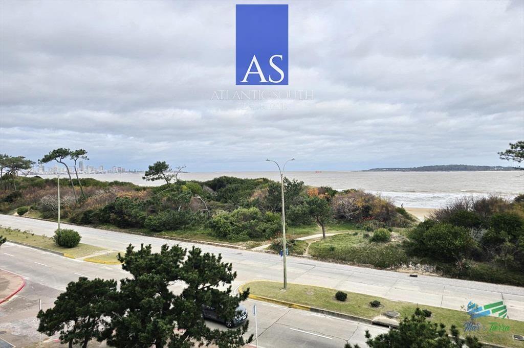 Apartamento 3 dormitorios primera línea frente al mar en P
