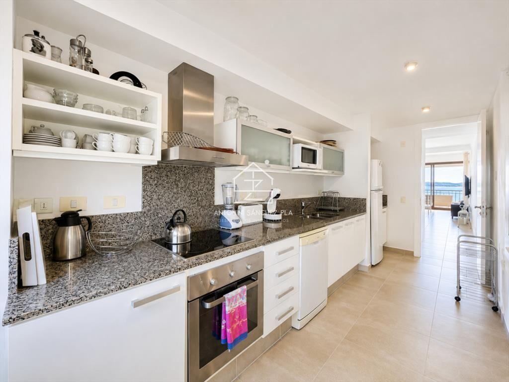 Apartamento de 2 Dormitorios con Vista al Mar y Parrillero