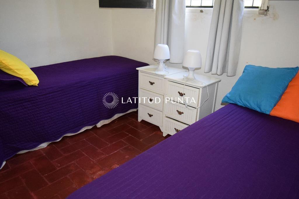 Alquiler  casa de 3 dormitorios playera a metros
