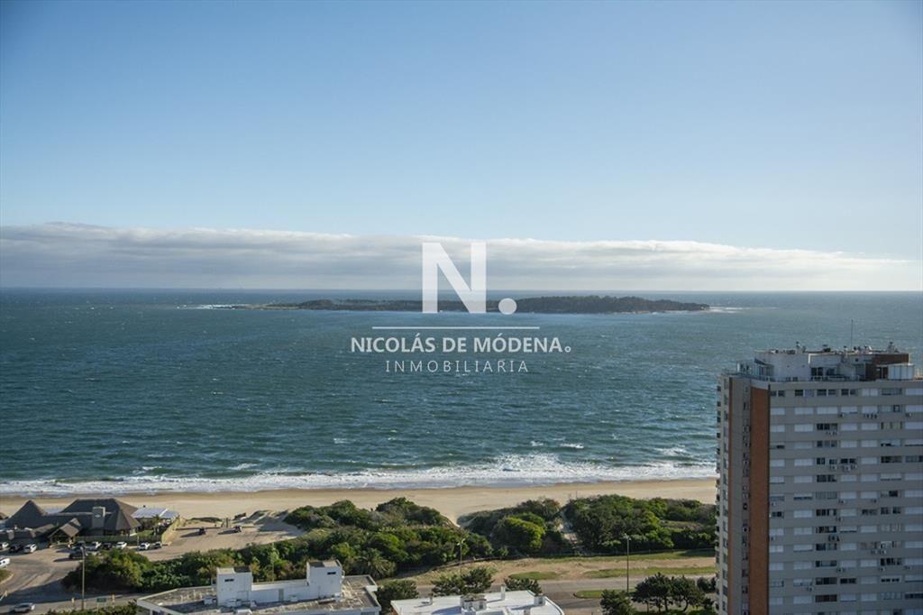 Oportunidad en playa mansa, finamente decorado.