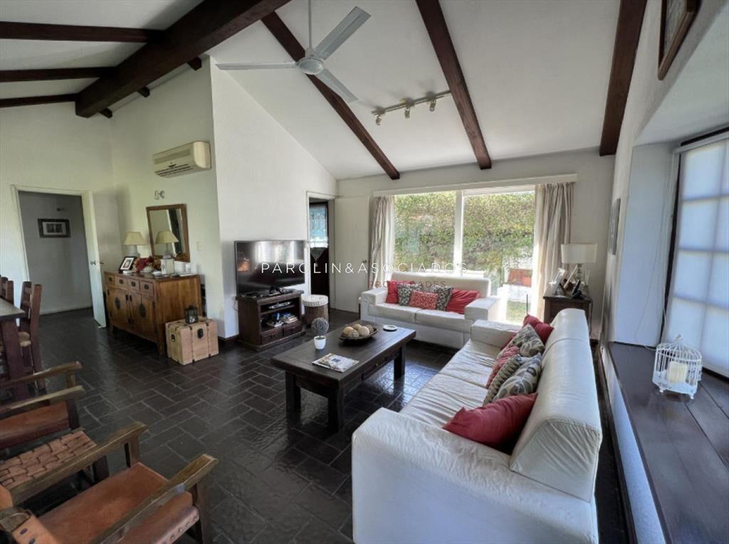 Casa en venta de 4 Dormitorios ubicada en Punta