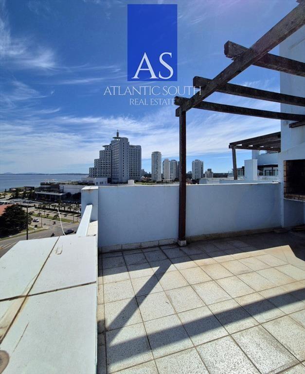 Penthouse 2 dormitorios con vista al mar garage y