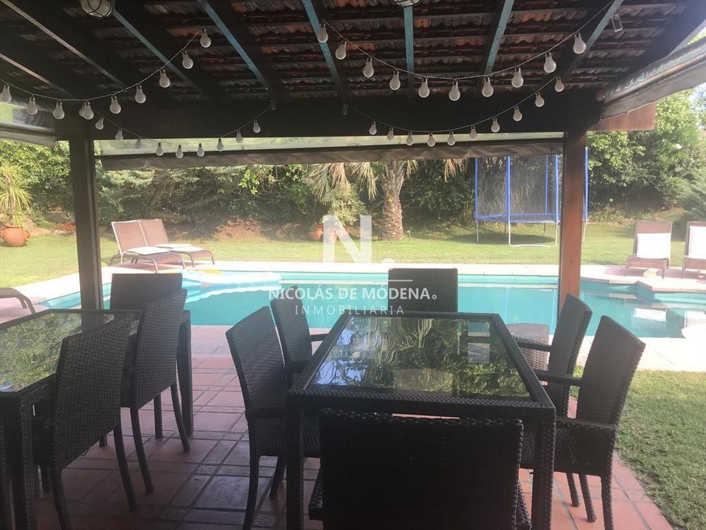 Vende comoda casa de 3 dormitorios, cerca del mar