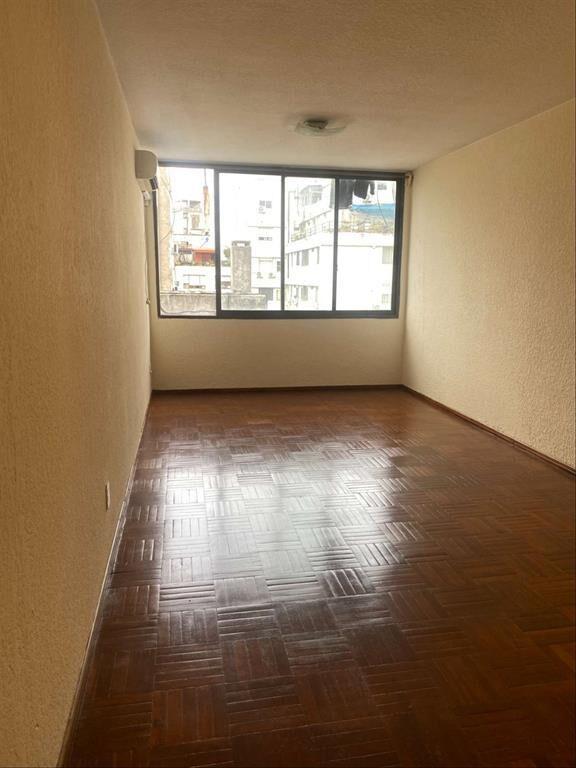 Monoambiente muy céntrico, frente a Plaza Fabini, todos los