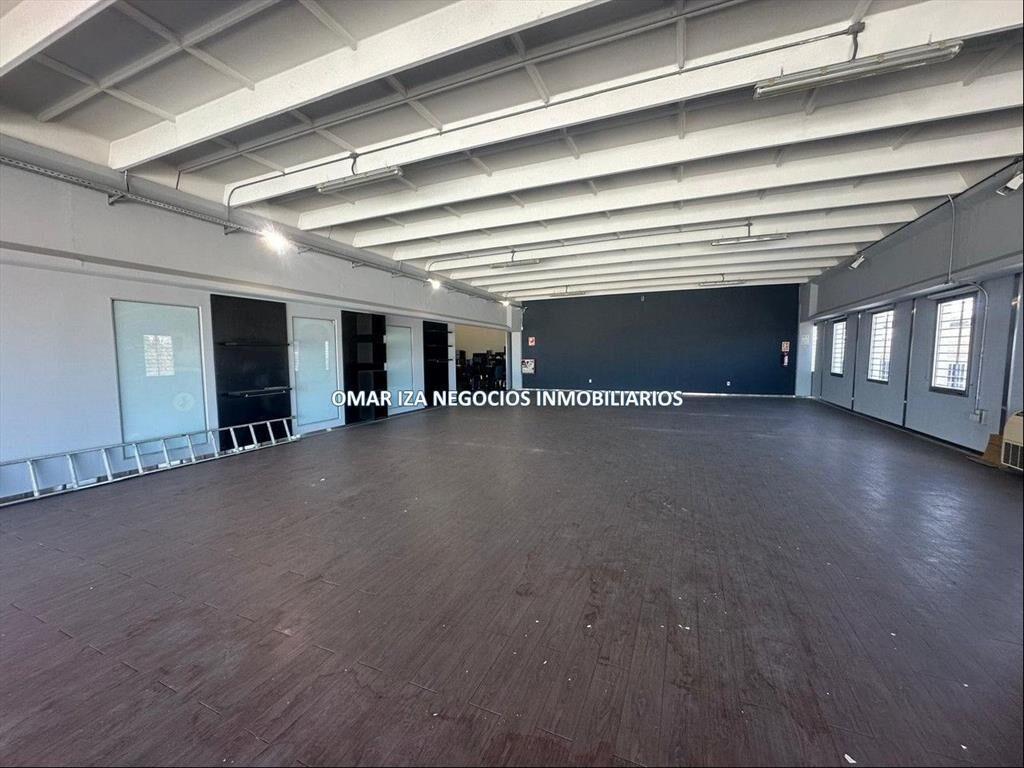 Alquiler local comercial showroom automotoras, gym, clinica