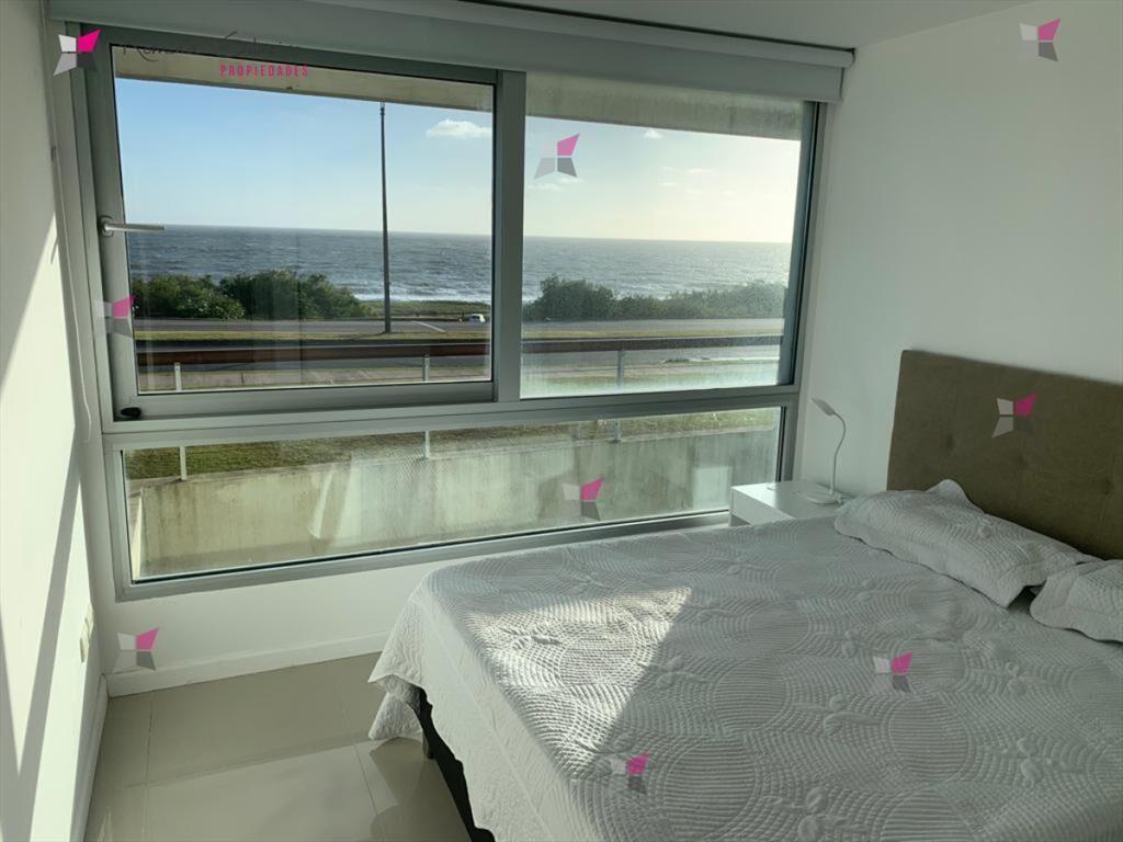 Apartamento en venta Playa Mansa 3 dormitorios