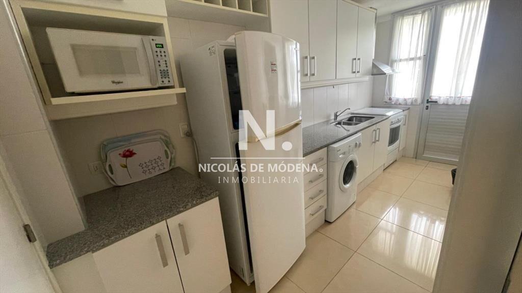 Apartamento en venta de 3 dormitorios y dependencia en Pun