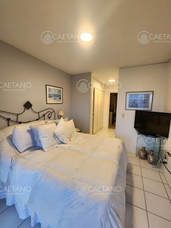 Vende apartamento de 2 dormitorios en Punta del
