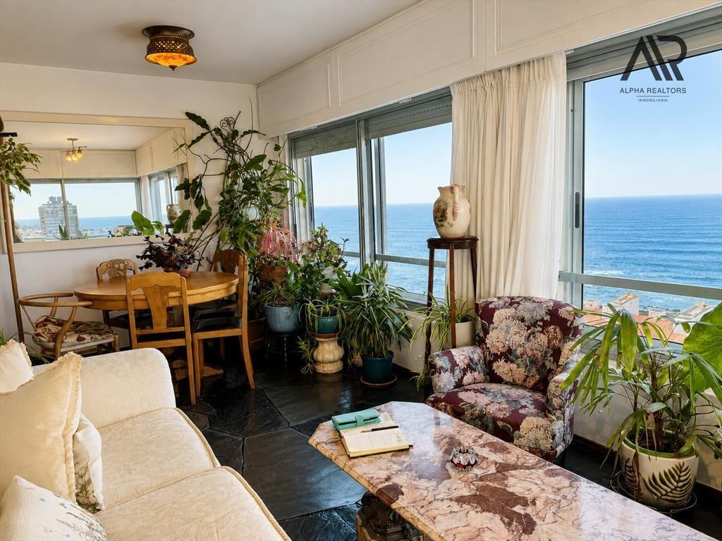 Apartamento en venta c/ cochera en Península