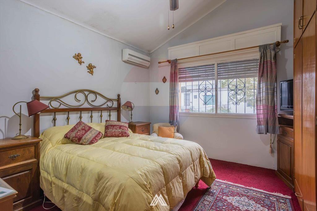 Venta Casa y 2 Apartamentos en gran terreno Malvin