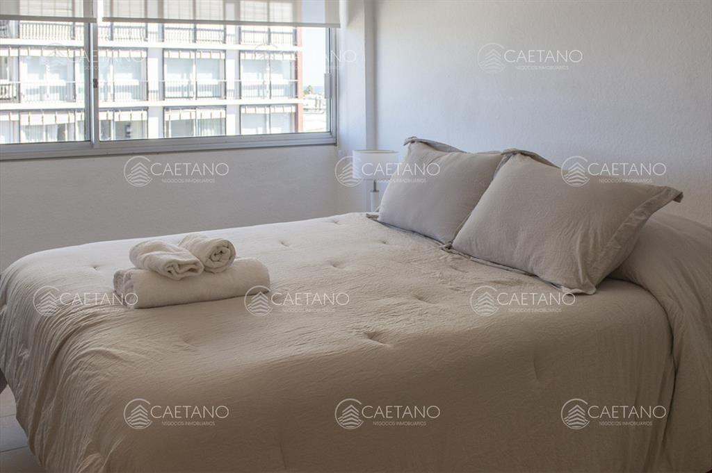 Apartamento de 2 dormitorios con vista al mar en venta en P