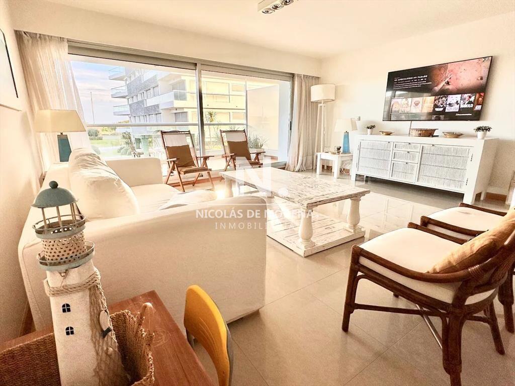 Alquila apartamento de 2 dormitorios con vista al