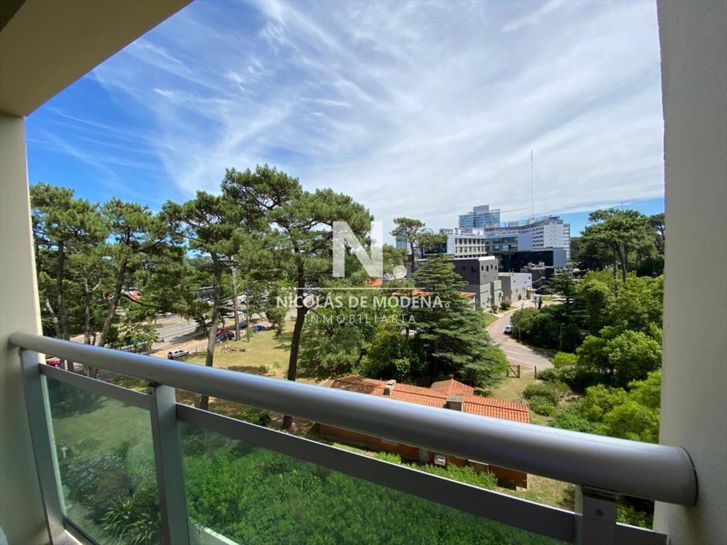 En venta departamento de 2 dormitorios en Punta