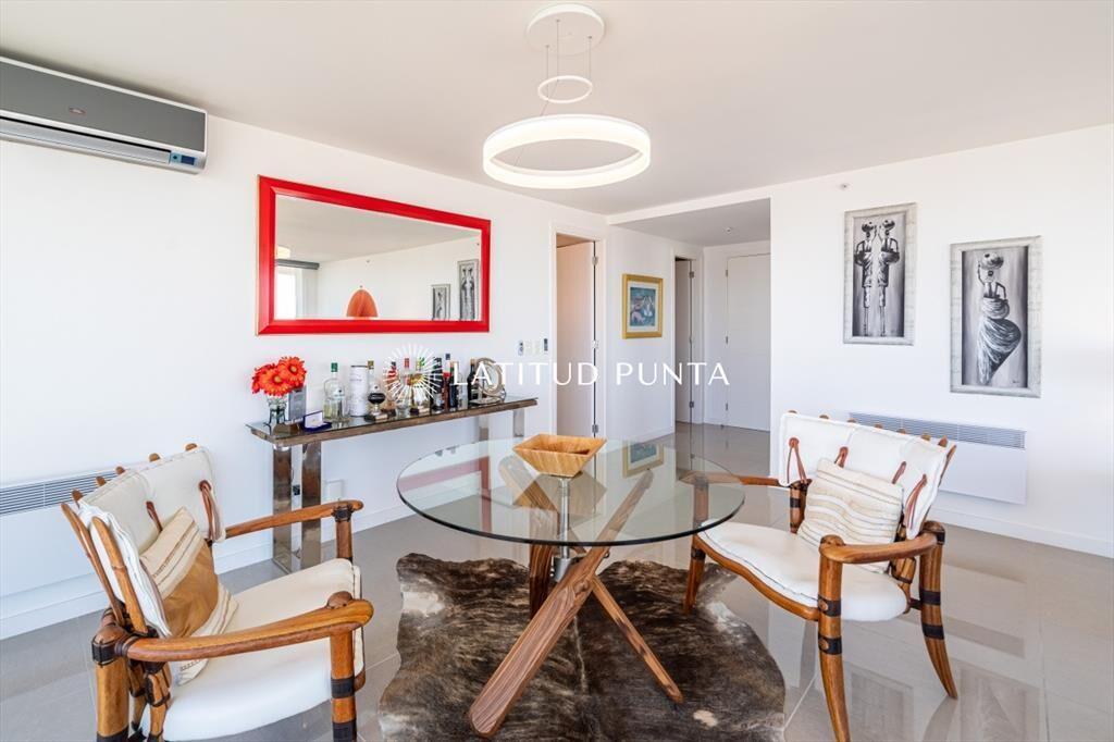 Piso alto en One, 3 suites más dependencia