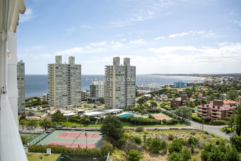 Apartamento en venta de 4 dormitorios con 2 en
