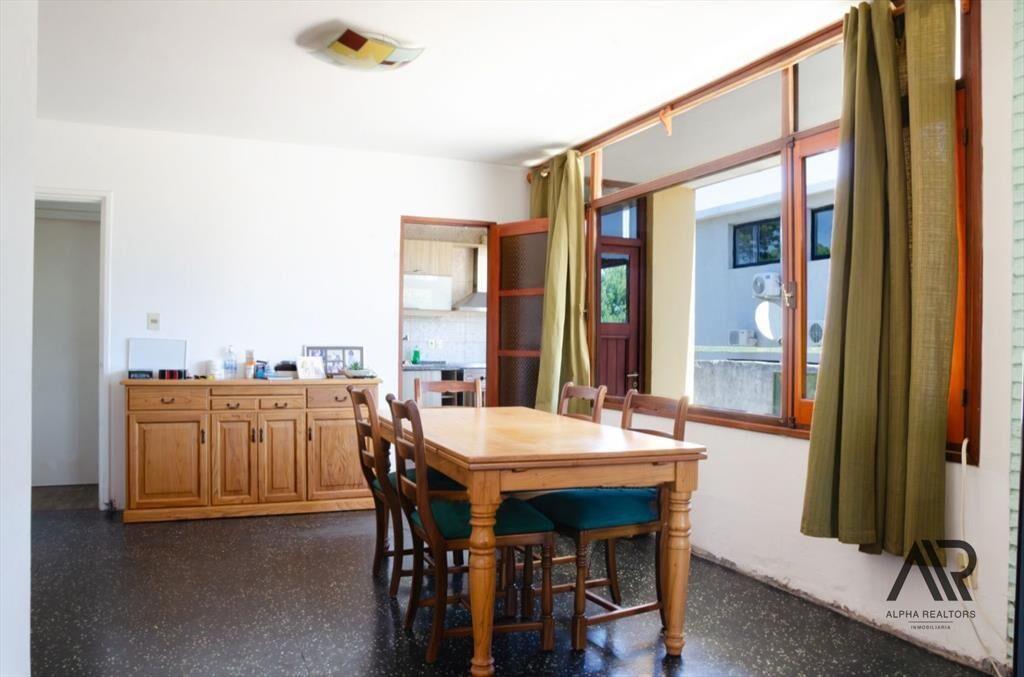 Casa en venta c/ cochera en Playa Mansa