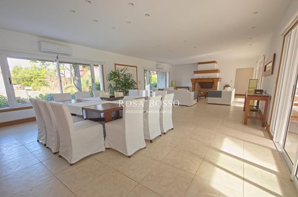 Casa de 5 dormitorios en venta Montoya