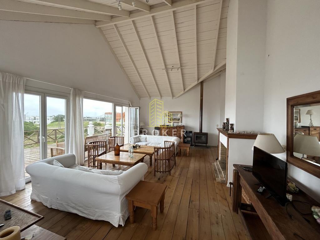Venta y alquiler de gran casa en Montoya. Punta