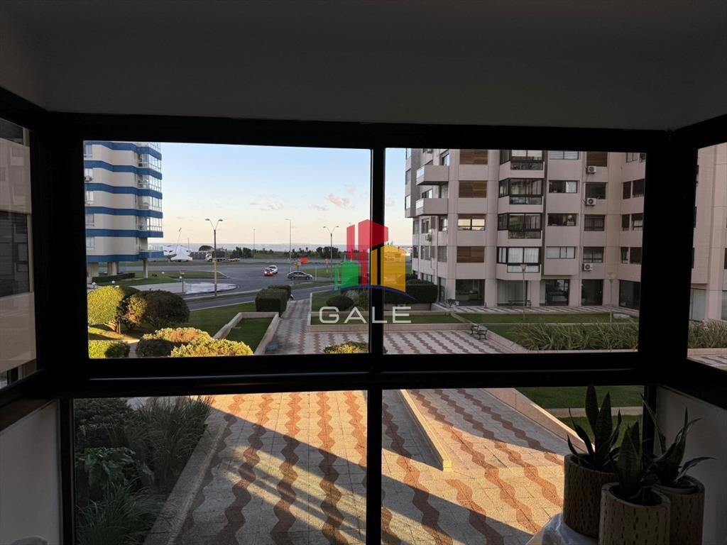 Apartamento de 3 dormitorios en venta y alquiler