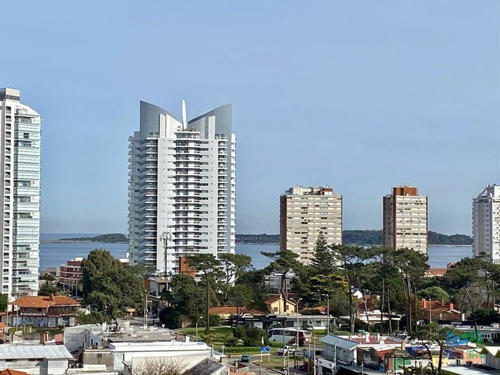 Alquilo por invierno amplio monoambiente con balcón al fre