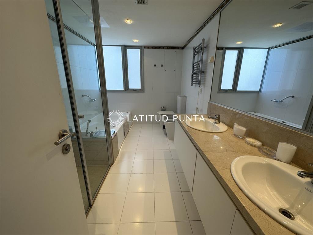 Apartamento en Le Parc, 3 suites más dependencia