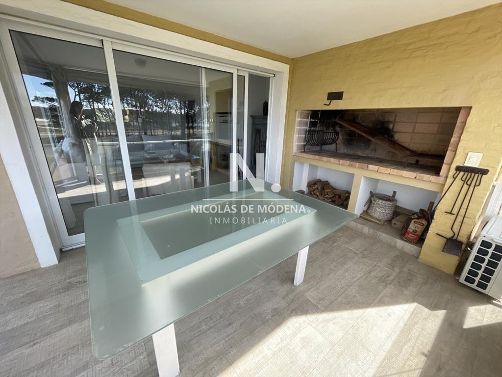 Apartamento de 3 dormitorios con vista al mar , en Brava Pu