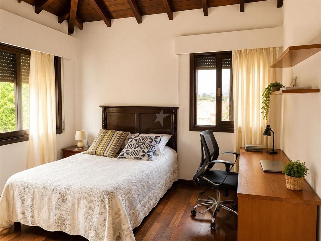 VENTA CASA 4 DORMITORIOS Y SERVICIO COUNTRY JARDINES DE CAR