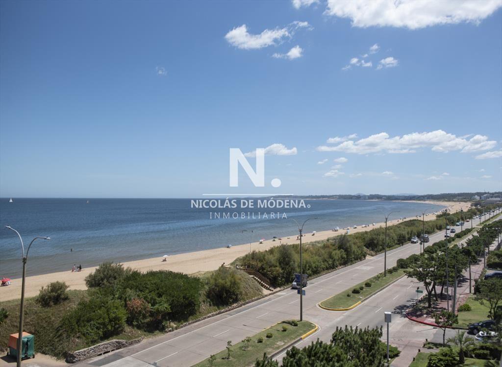 Vende hermoso Penthouse en Playa Mansa con azotea