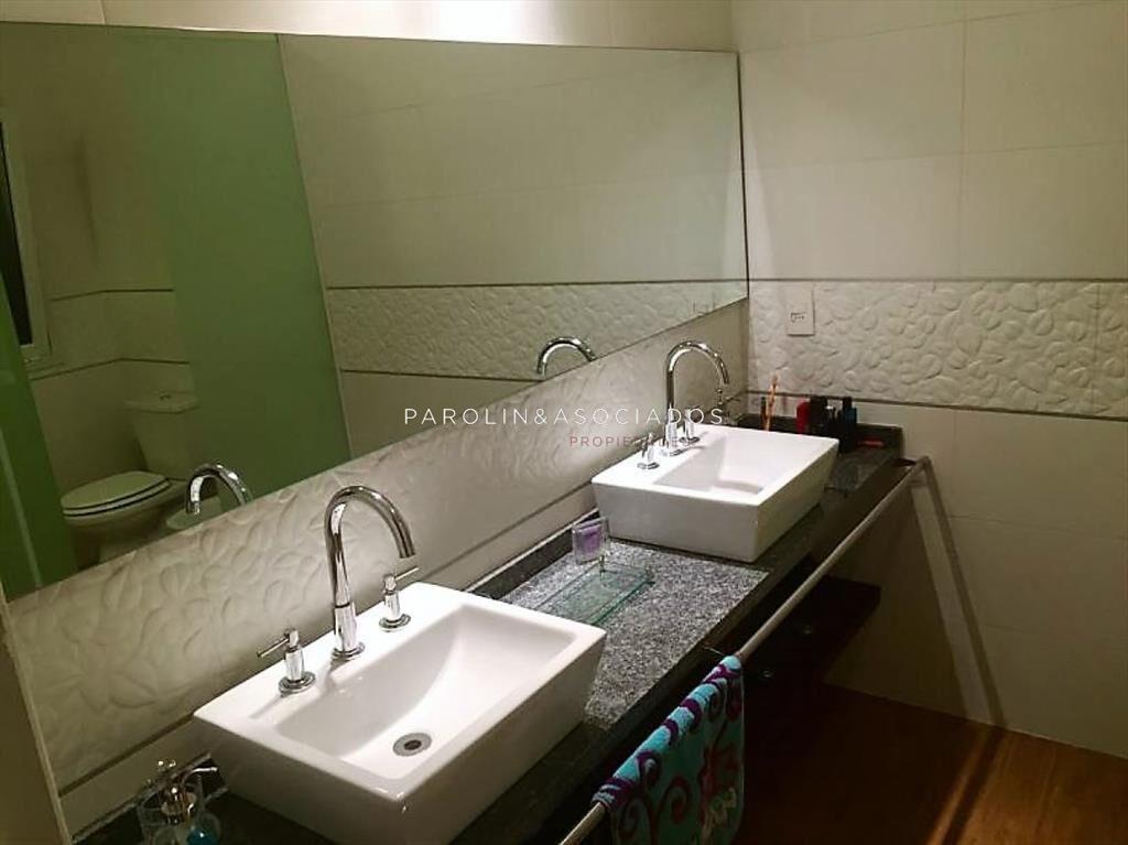 Casa en venta de 4 dormitorios a pasos de la del