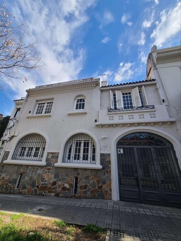 ESPECTACULAR CASA EN EL CORAZON DE POCITOS