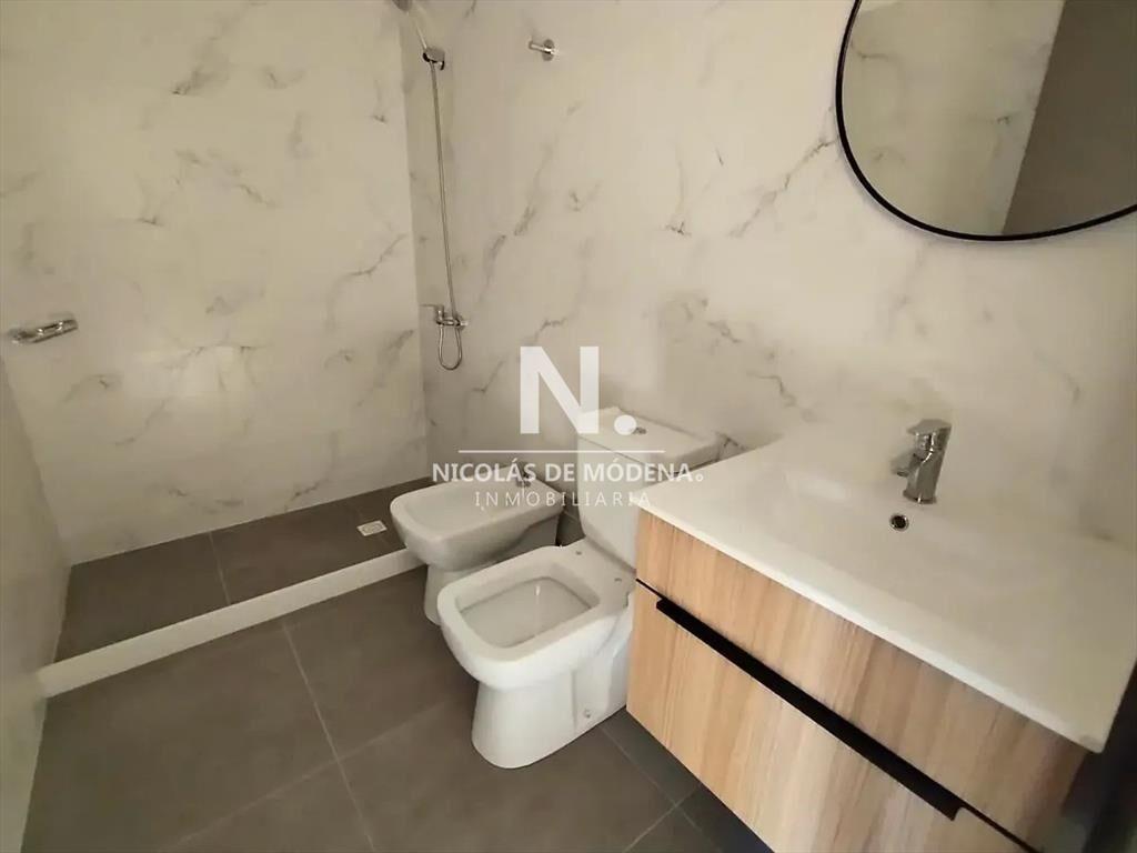 Apartamento En Venta de 2 Dormitorios en piso La