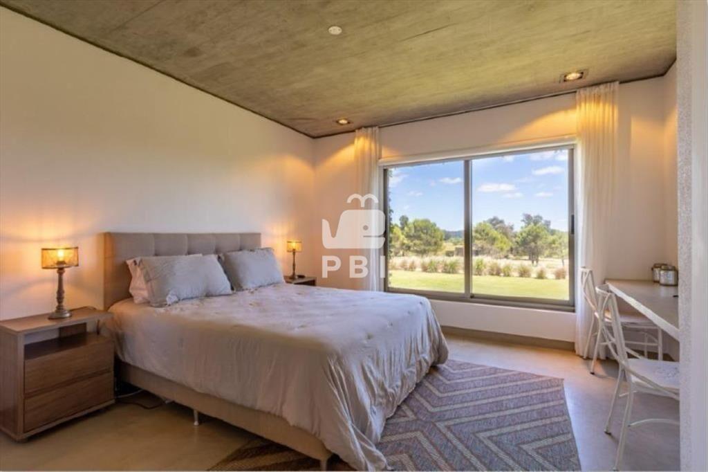 Hermosa casa en venta en barrio Privado - Ref : PBI13813
