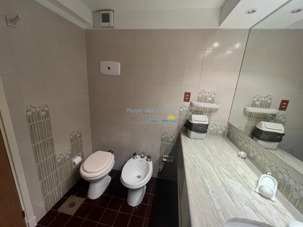 Apartamento de 3 dormitorios en Punta del este ,