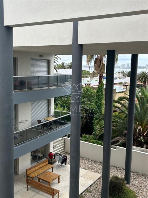 Apartamento con vista al puerto