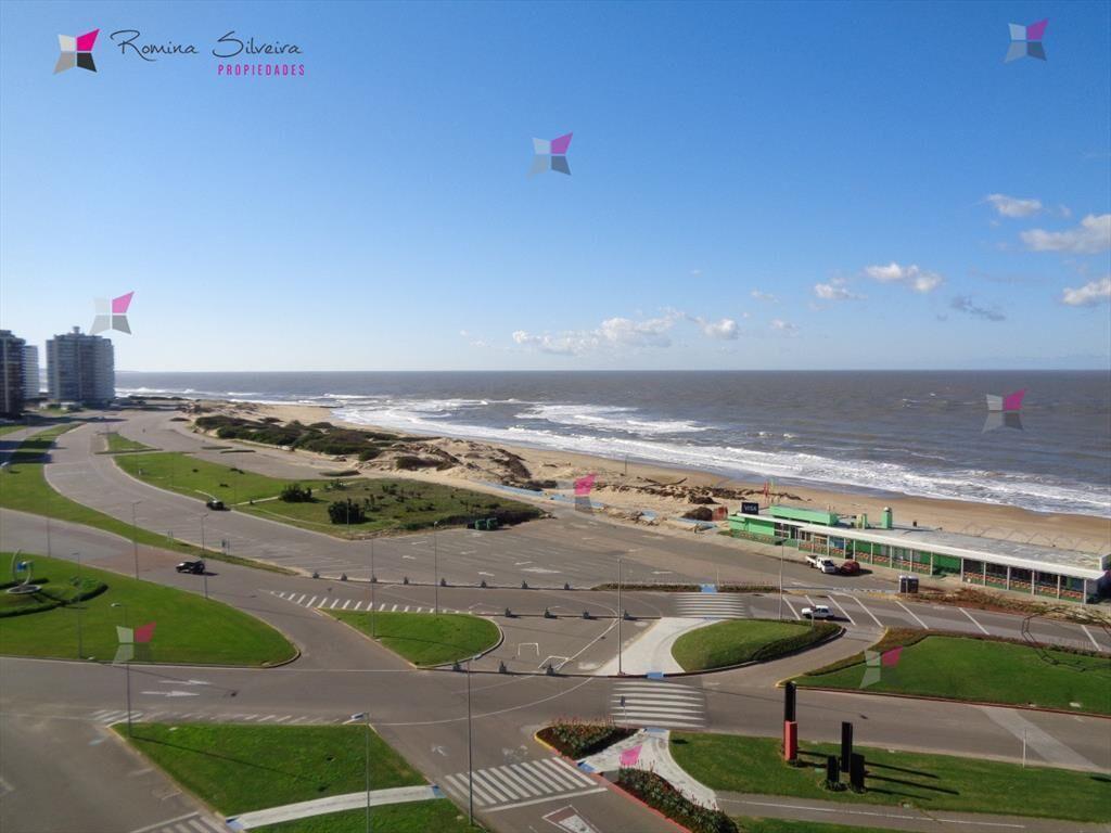 PENTHOUSE EN VENTA DE 4 DORMITORIOS EN MANSA PUNTA DEL ESTE