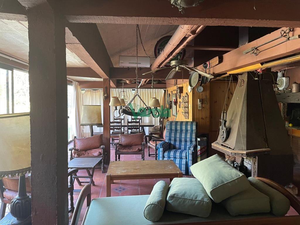 Casa de 4 dormitorios y 3 baños con piscina en