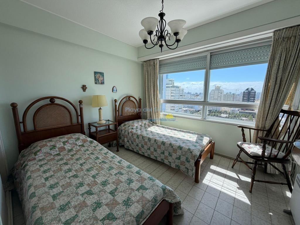 Apartamento en venta de 2 dormitorios y servicio