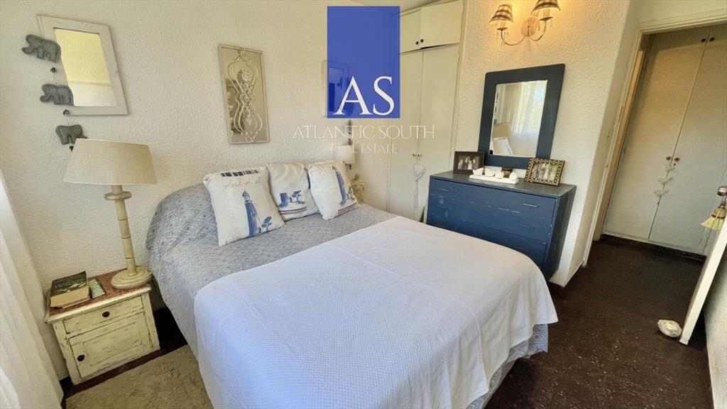 Apartamento de 1 dormitorio con terraza y cochera