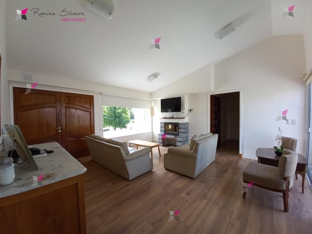 Vende casa de 3 dormitorios totalmente reformada. Con pisci