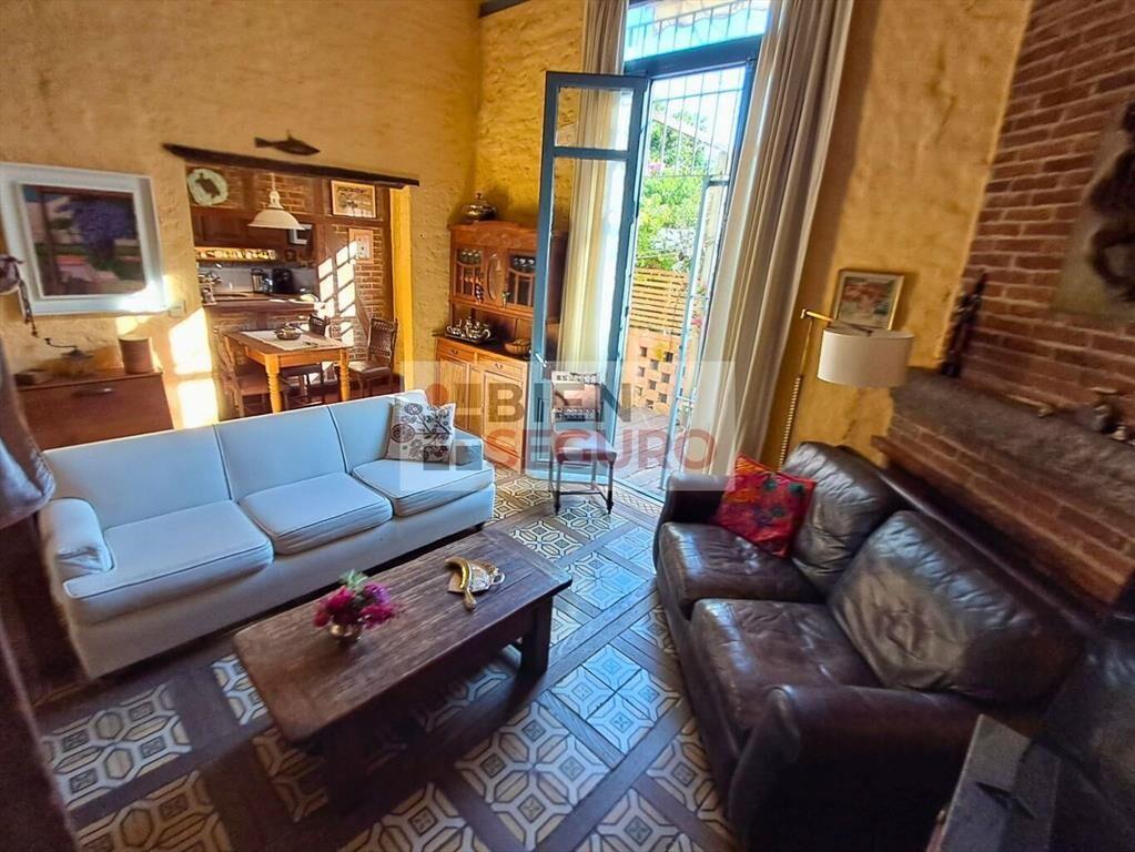 Cómoda casa de 4 dormitorios, 2 baños, en venta en Pocitos